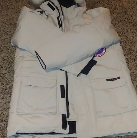 Canada Goose jacket - Picture 2 of 4